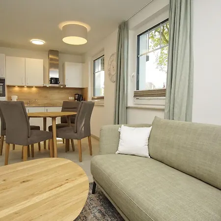 Rex Rugia Haus 17 03 * לובה