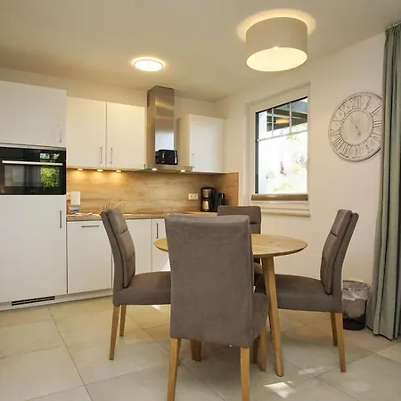 Rex Rugia Haus 17 03 לובה